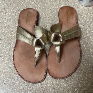 Lilly Pulitzer Metallic Gold Sandals size 7m 🩴 style classy Lilly!